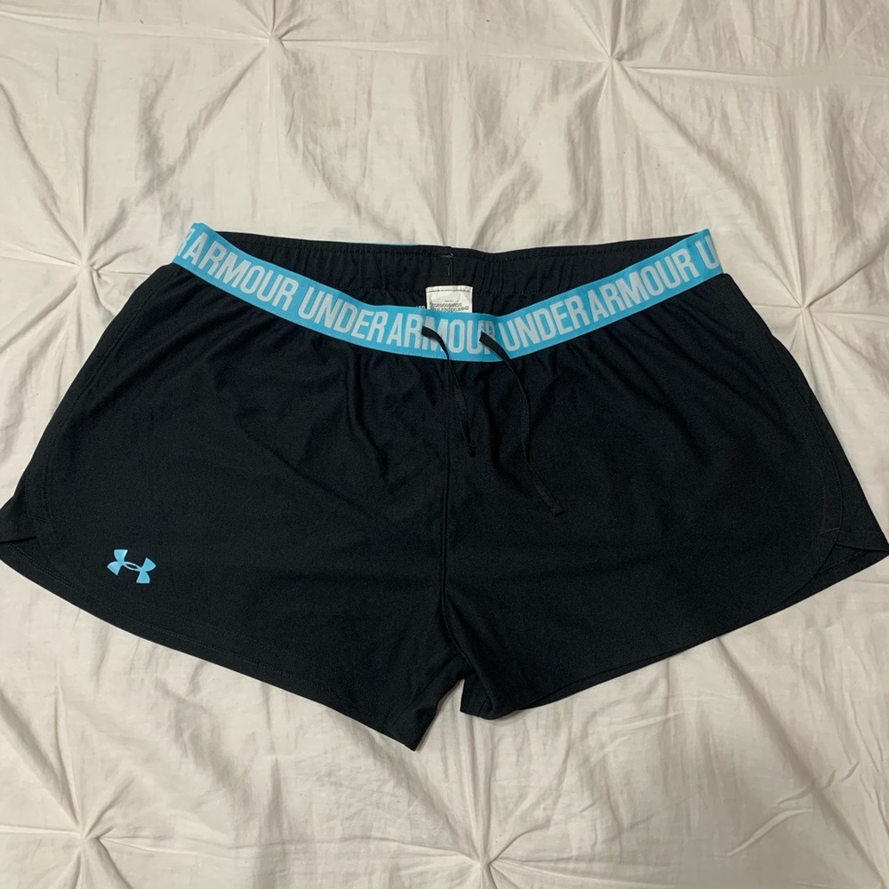 Women’s Under Armour shorts-loose fit